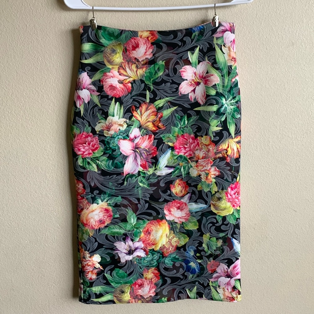 New York Company- Floral Super Stretch size XS pencil Skirt, fit for size M